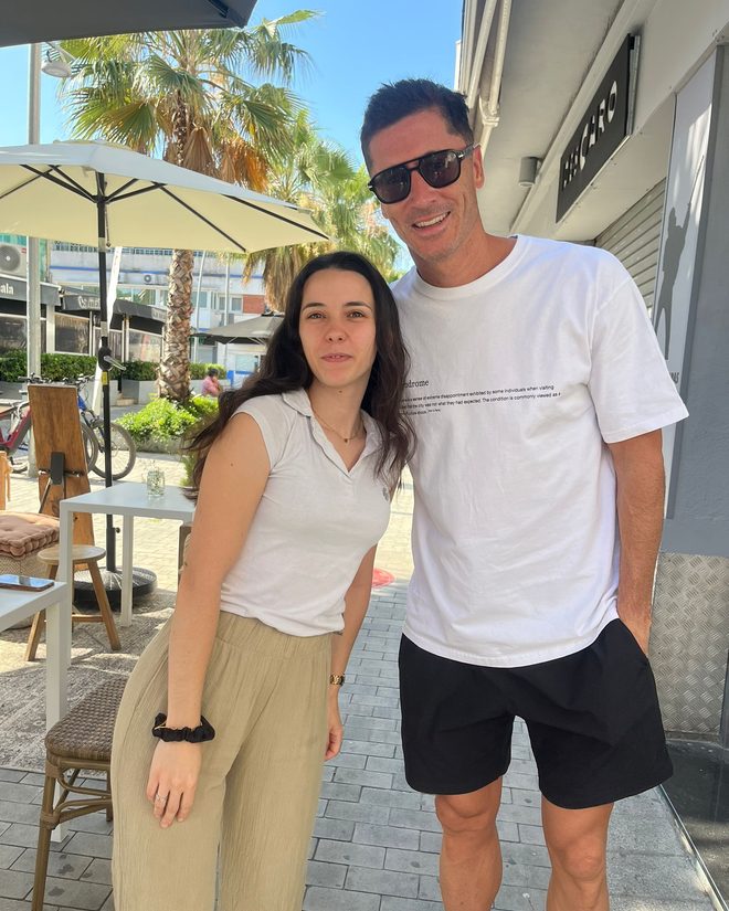 Gente de Anouk en el paseo